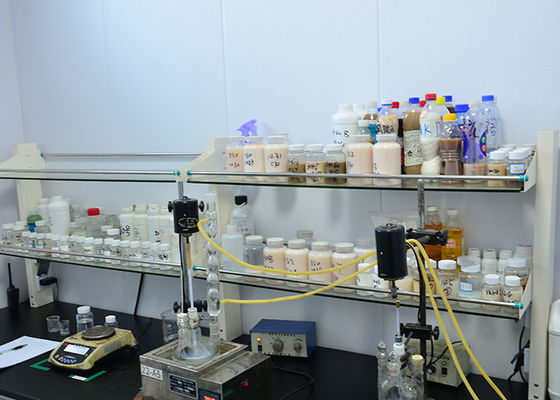 پارافین تصفیه شده کامل عامل ضد آب امولسیون سفید غیر تحریک کننده با استفاده از امولسیون موم