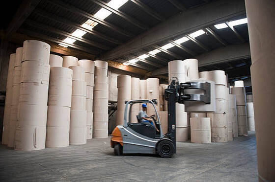 قیمت خوب محلول در آب استیرن کاتونیک اکریلیک عامل اندازه گیری سطح حلال آب ایده آل برای درمان سطح کاغذ و چاپ بهبود یافته آنلاین